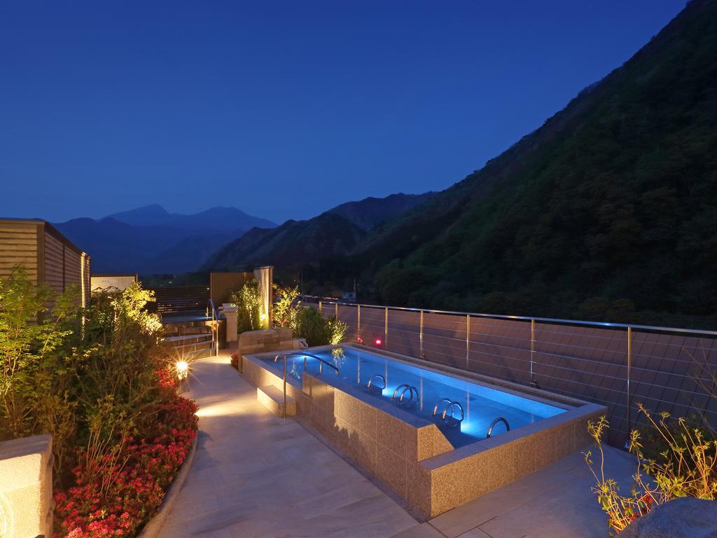 Hotel Asaya Nikko Zewnętrze zdjęcie A rooftop onsen in Japan