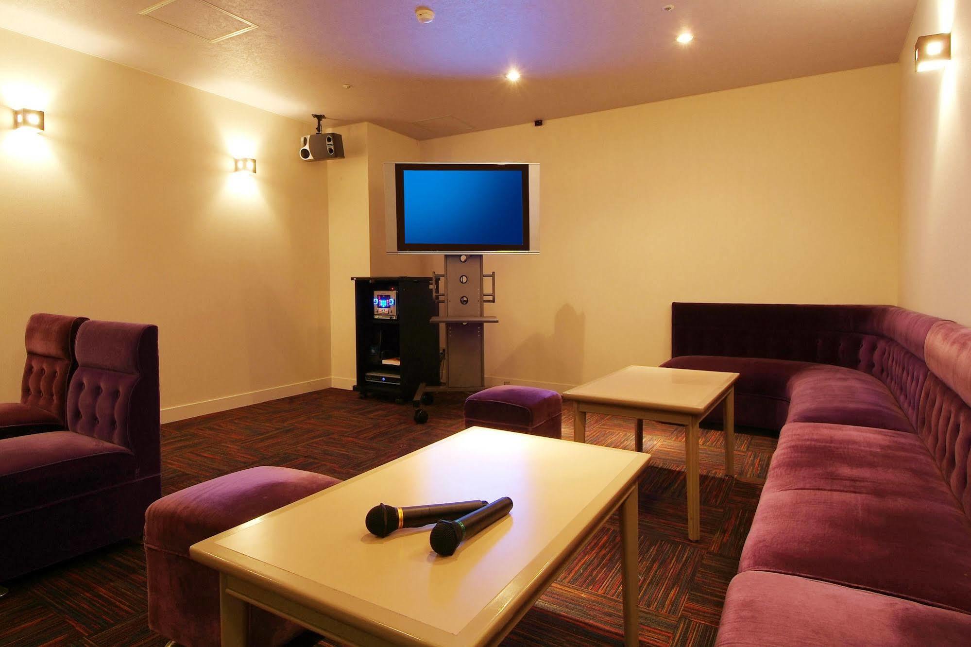 Hotel Asaya Nikko Zewnętrze zdjęcie A karaoke box in Japan
