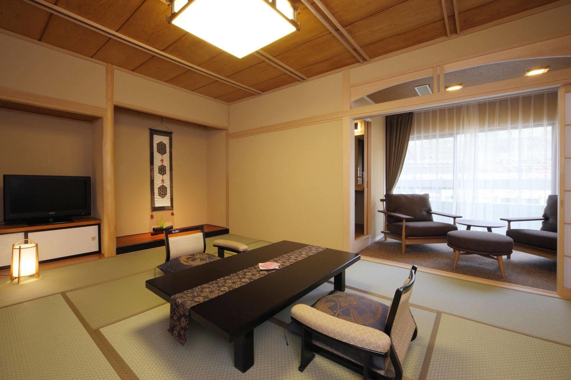 Hotel Asaya Nikko Zewnętrze zdjęcie A Japanese-style room at a hotel in Japan